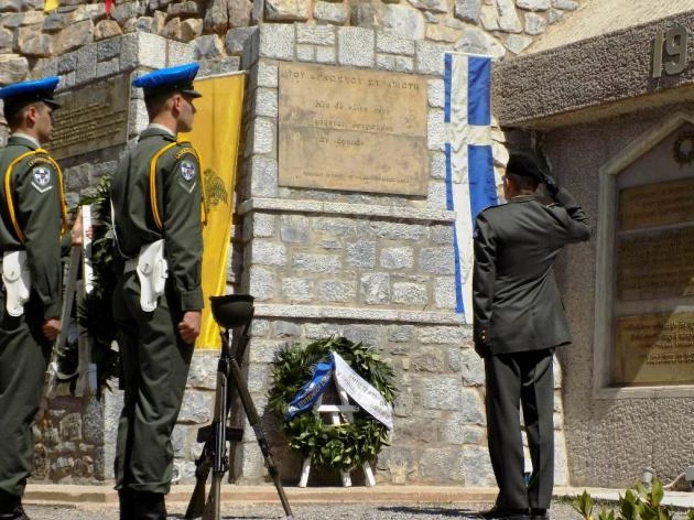 Α/ΓΕΣ: Ανατριχιαστικός φόρος τιμής στο μνημείο πεσόντων Αρκάδων αξιωματικών